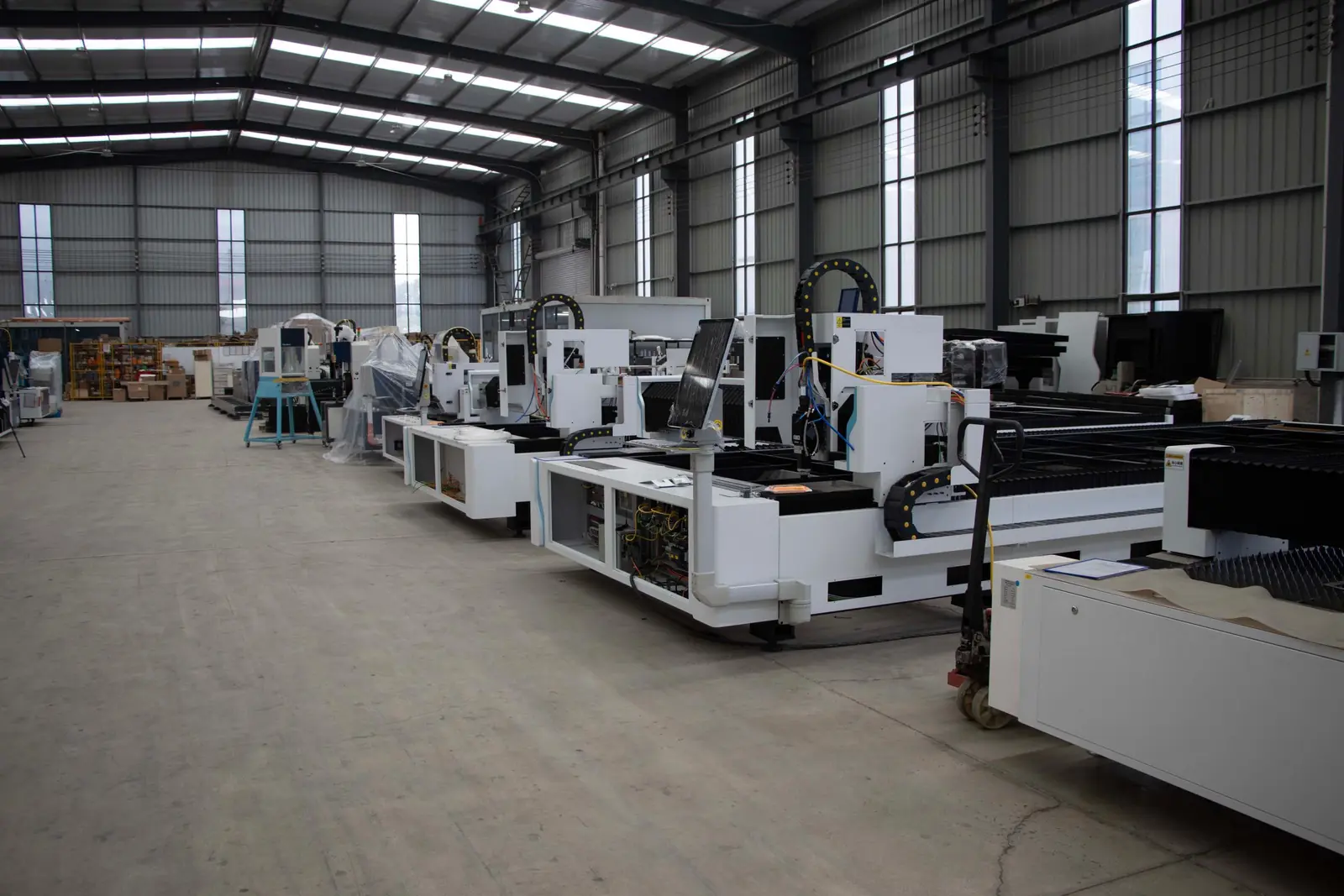 Manufacturing hall with machinery on a coated floor